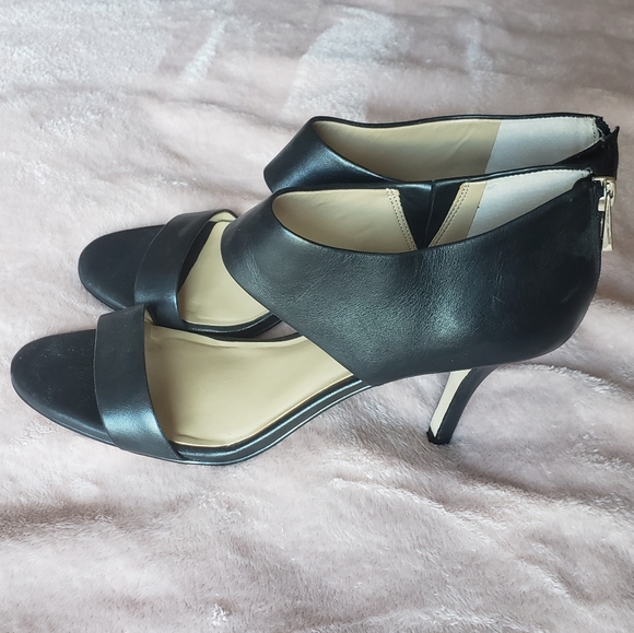 Ann Taylor black leather heeled sandals - Picture 3 of 6